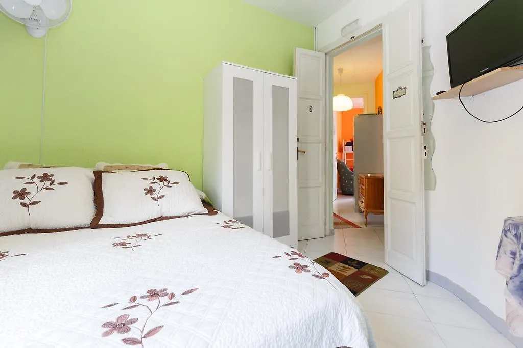 Guest house Barcelona Nice & Cozy Residencia De Estudiantes Hotel